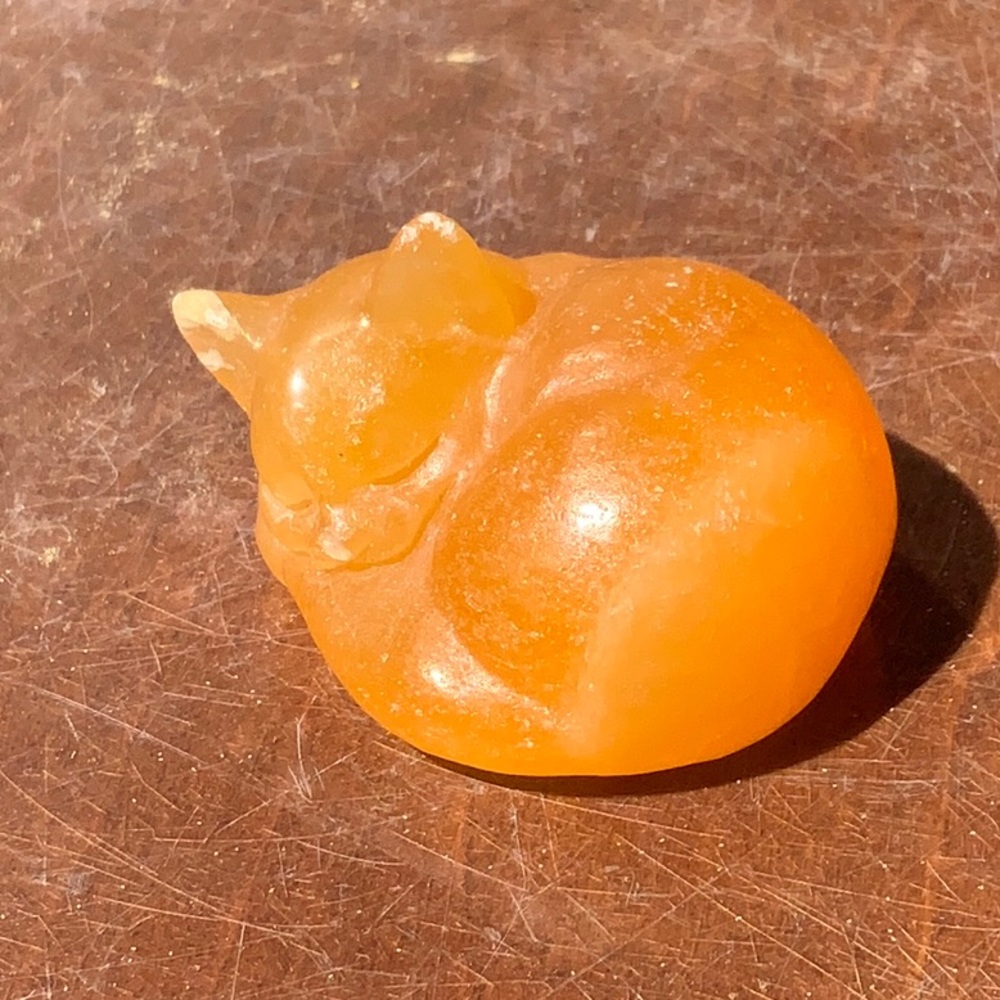 ORANGE QUARTZ HAND CARVED SLEEPING CAT